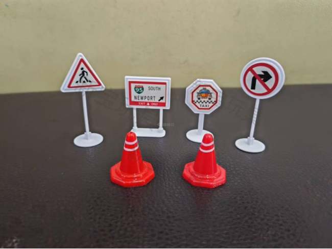 路标，路障，工程交通配件