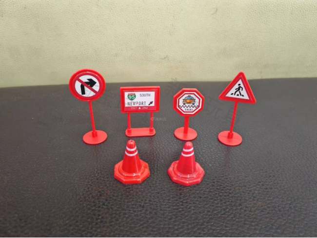 路标，路障，工程交通配件