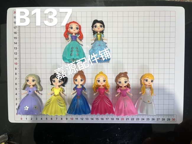 女孩娃娃公主芭比配件