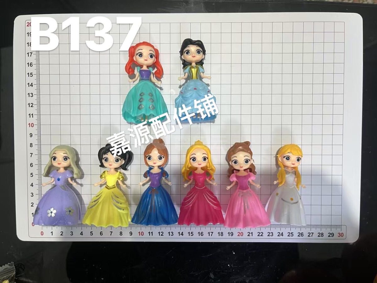 女孩娃娃公主芭比配件