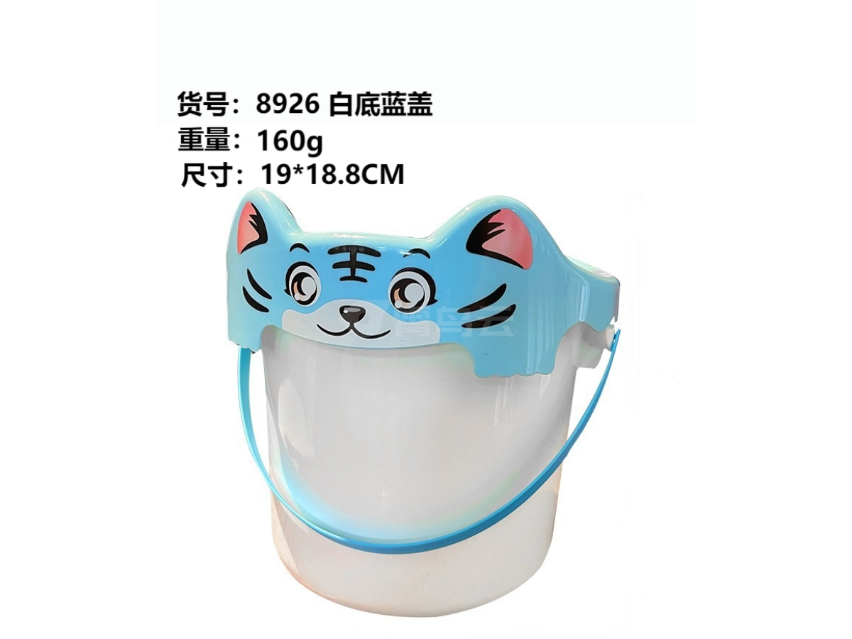 白底蓝盖收纳盒中