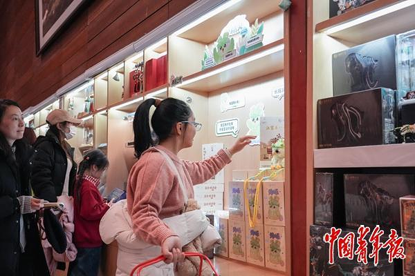从大厂到高校，多元背景创业者涌入AI陪伴硬件赛道