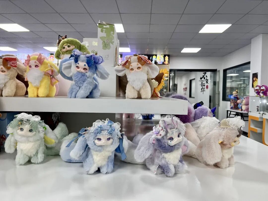 搪胶毛绒新品类带火行业，热潮退去后拼的是智造能力